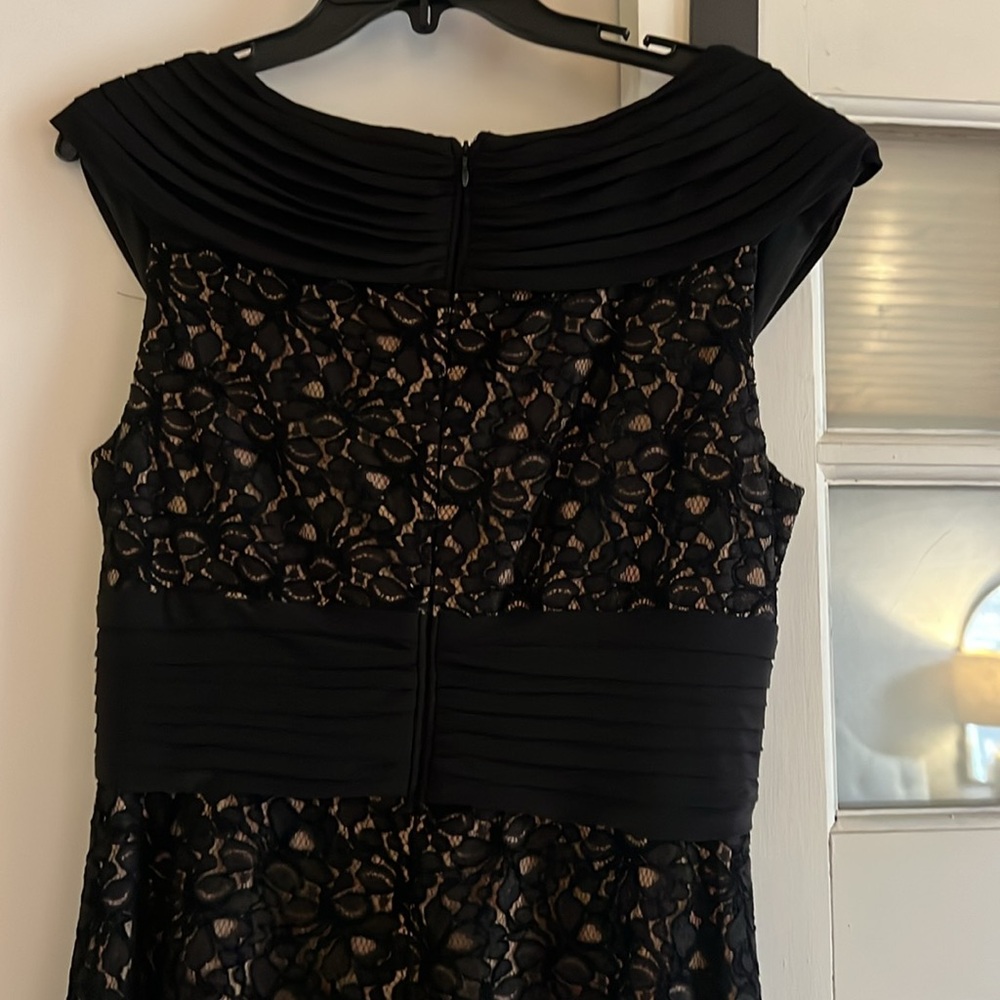 Formal dress in black - Picture 6 of 7